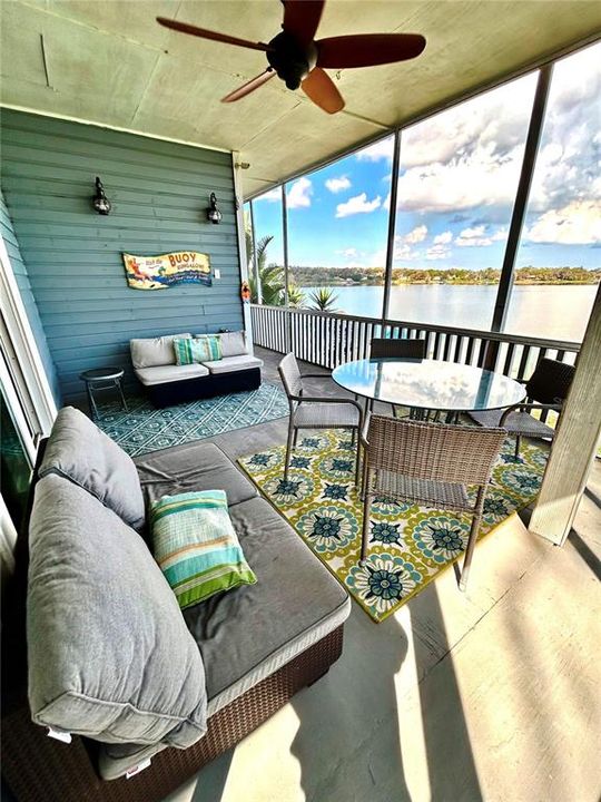 For Sale: $579,000 (2 beds, 1 baths, 900 Square Feet)