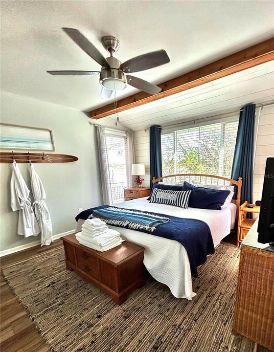 For Sale: $579,000 (2 beds, 1 baths, 900 Square Feet)
