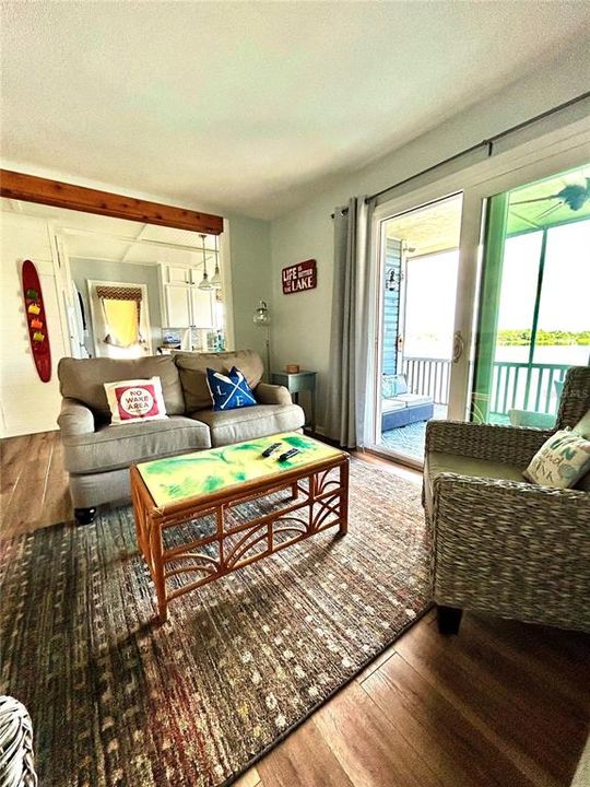 For Sale: $579,000 (2 beds, 1 baths, 900 Square Feet)