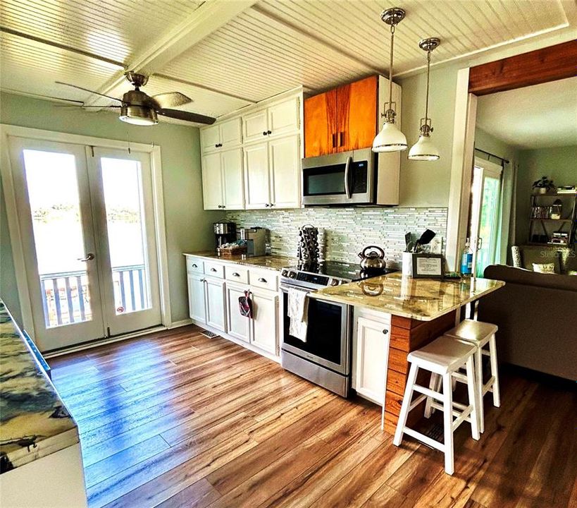For Sale: $579,000 (2 beds, 1 baths, 900 Square Feet)