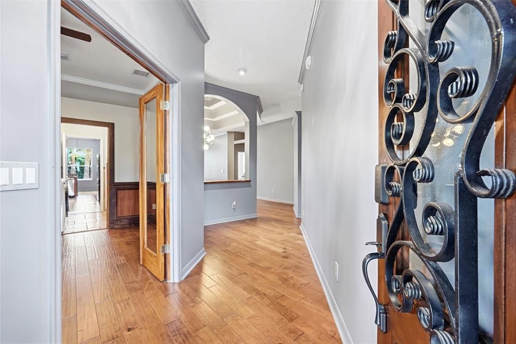For Sale: $985,000 (6 beds, 2 baths, 2946 Square Feet)