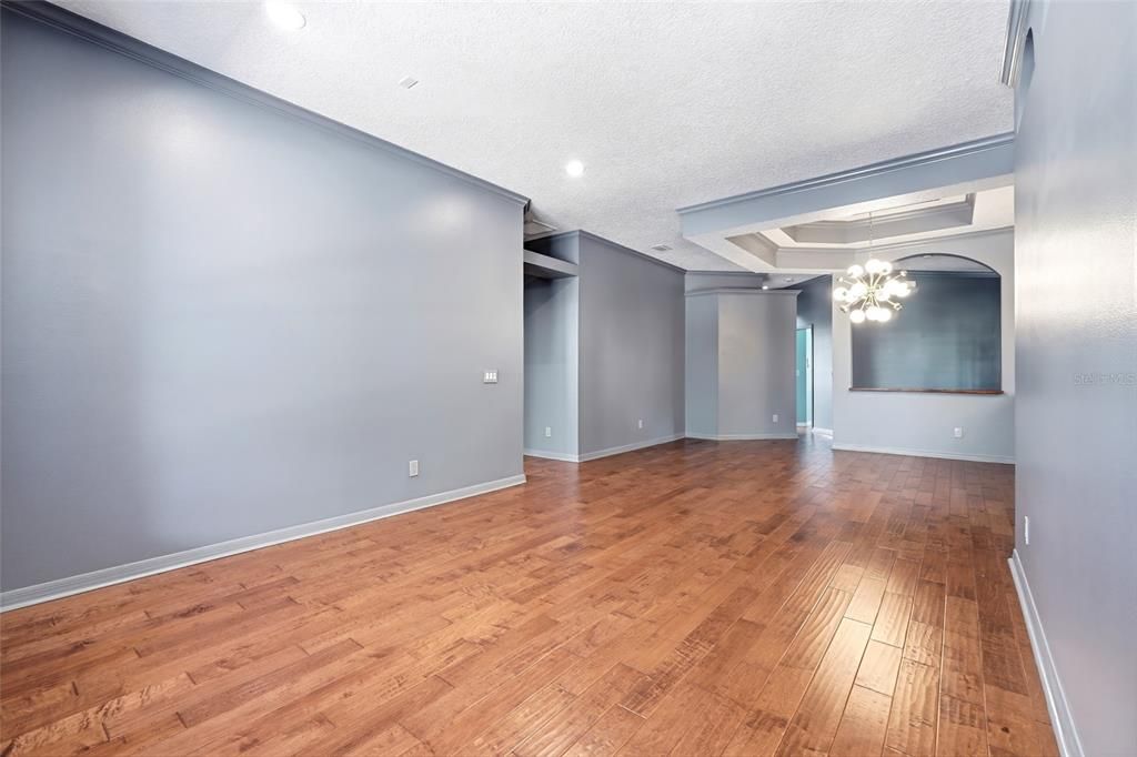 For Sale: $985,000 (6 beds, 2 baths, 2946 Square Feet)