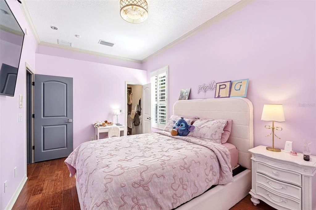 For Sale: $985,000 (6 beds, 2 baths, 2946 Square Feet)
