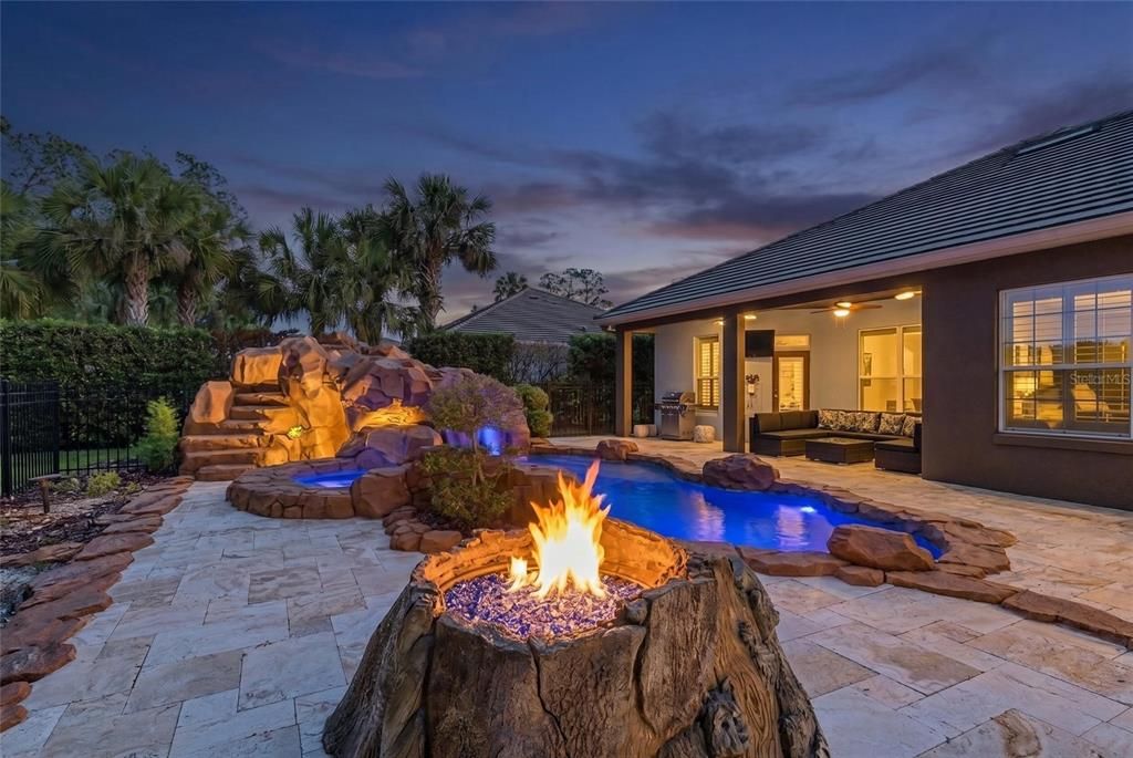 For Sale: $985,000 (6 beds, 2 baths, 2946 Square Feet)