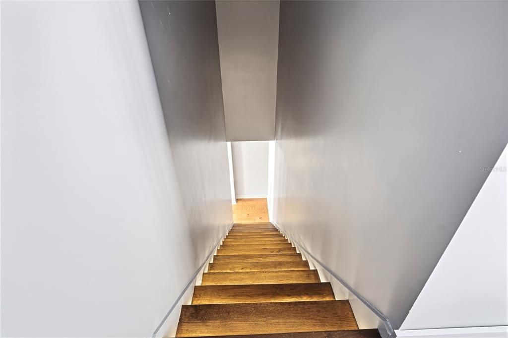 For Sale: $985,000 (6 beds, 2 baths, 2946 Square Feet)