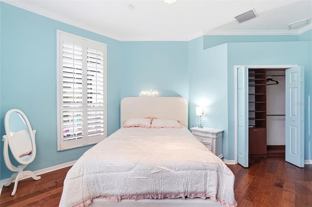 For Sale: $985,000 (6 beds, 2 baths, 2946 Square Feet)