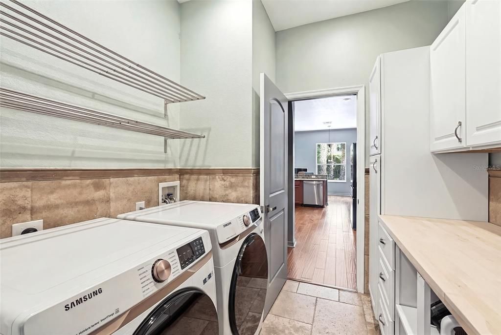 For Sale: $985,000 (6 beds, 2 baths, 2946 Square Feet)