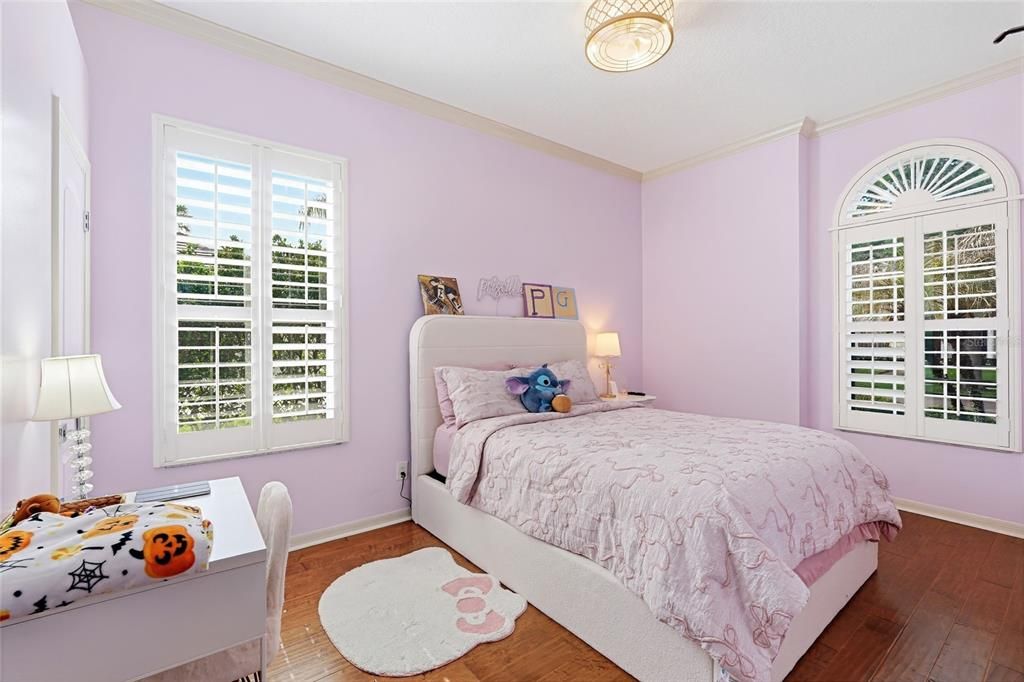 For Sale: $985,000 (6 beds, 2 baths, 2946 Square Feet)