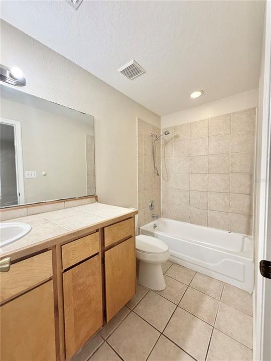 Active With Contract: $1,999 (3 beds, 2 baths, 1280 Square Feet)