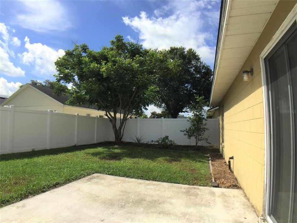 Active With Contract: $1,999 (3 beds, 2 baths, 1280 Square Feet)