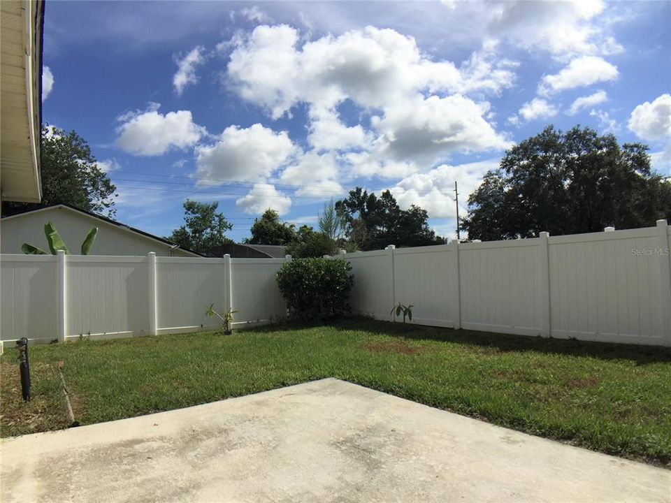 Active With Contract: $1,999 (3 beds, 2 baths, 1280 Square Feet)
