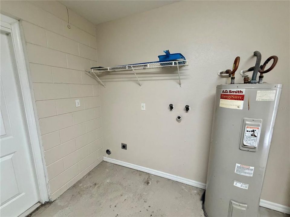 Active With Contract: $1,999 (3 beds, 2 baths, 1280 Square Feet)