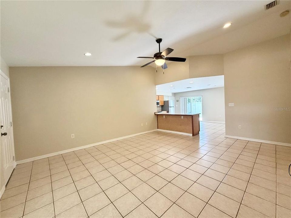 Active With Contract: $1,999 (3 beds, 2 baths, 1280 Square Feet)
