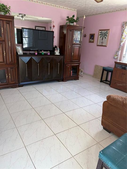 Activo con contrato: $230,000 (2 camas, 2 baños, 1008 Pies cuadrados)