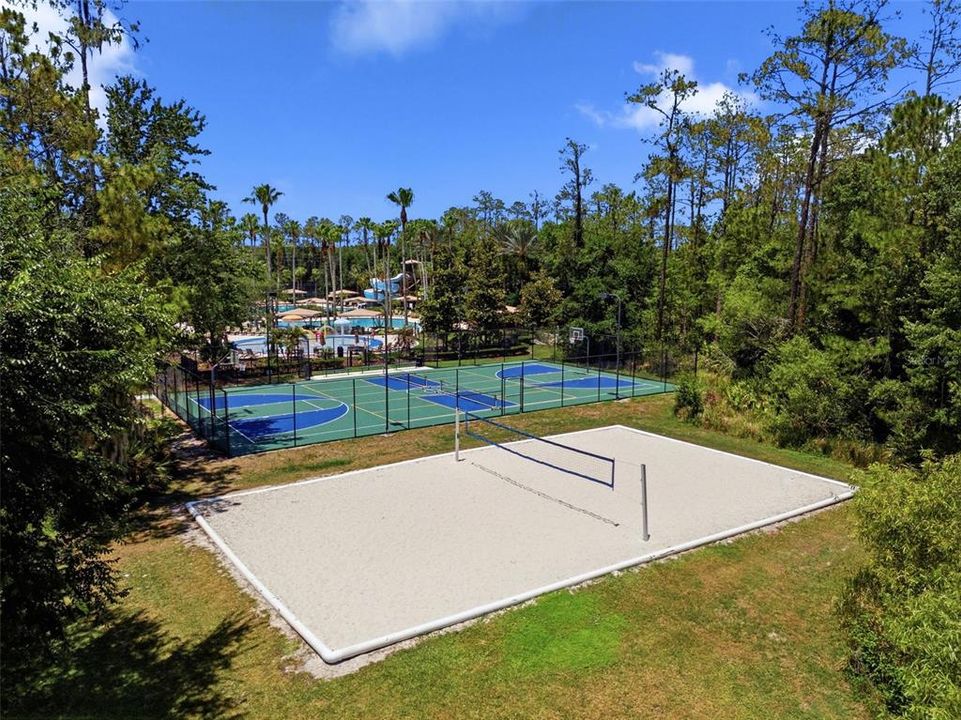 Activo con contrato: $650,000 (4 camas, 2 baños, 2710 Pies cuadrados)
