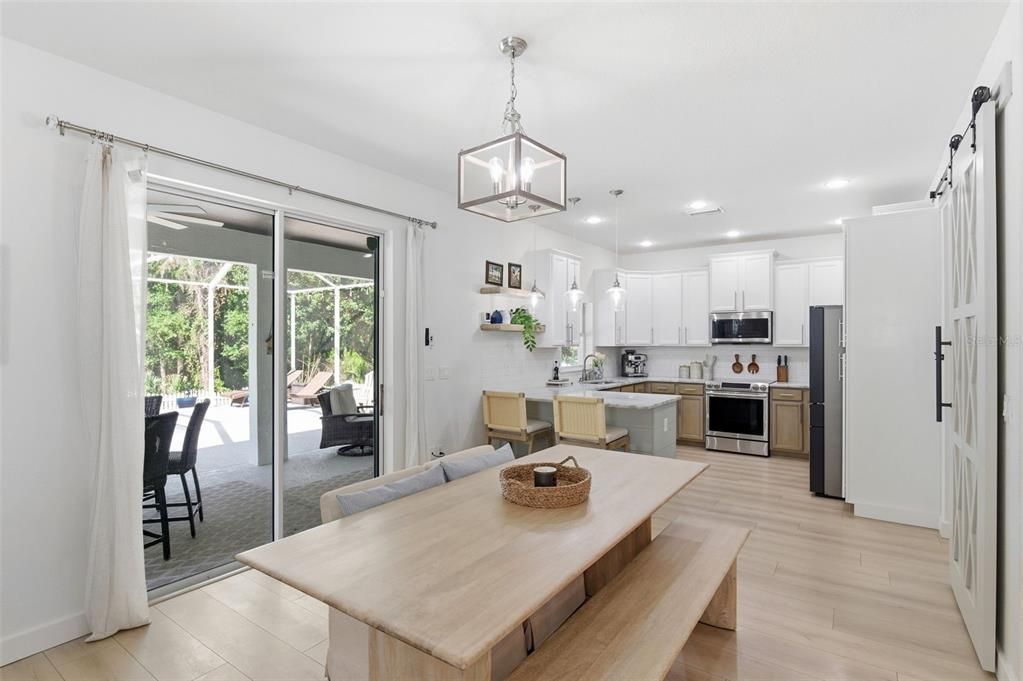 Activo con contrato: $650,000 (4 camas, 2 baños, 2710 Pies cuadrados)