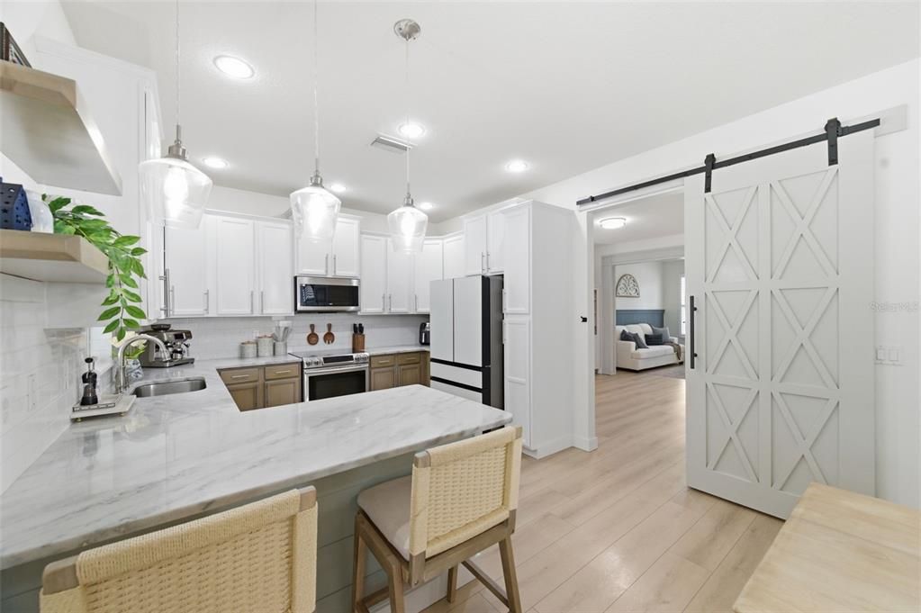 Activo con contrato: $650,000 (4 camas, 2 baños, 2710 Pies cuadrados)
