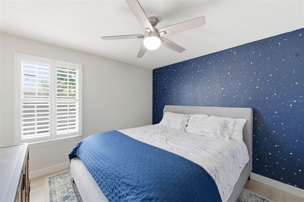Activo con contrato: $650,000 (4 camas, 2 baños, 2710 Pies cuadrados)