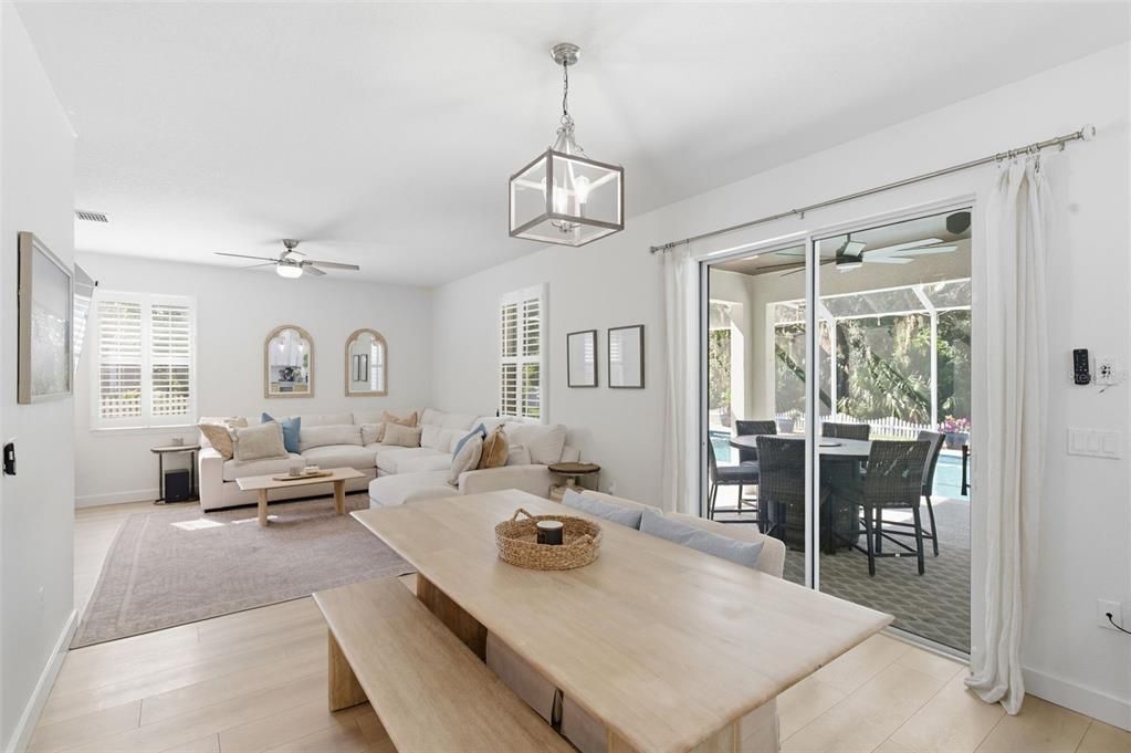Activo con contrato: $650,000 (4 camas, 2 baños, 2710 Pies cuadrados)