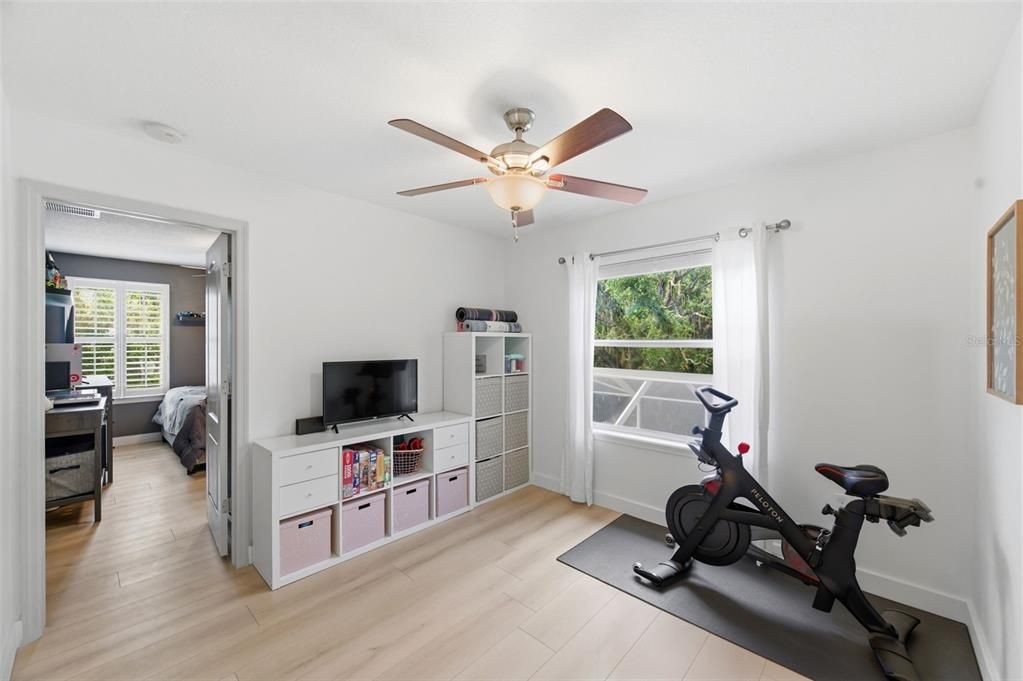 Activo con contrato: $650,000 (4 camas, 2 baños, 2710 Pies cuadrados)