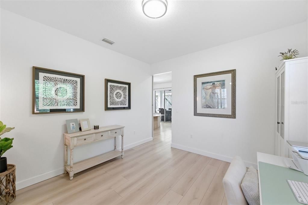 Activo con contrato: $650,000 (4 camas, 2 baños, 2710 Pies cuadrados)