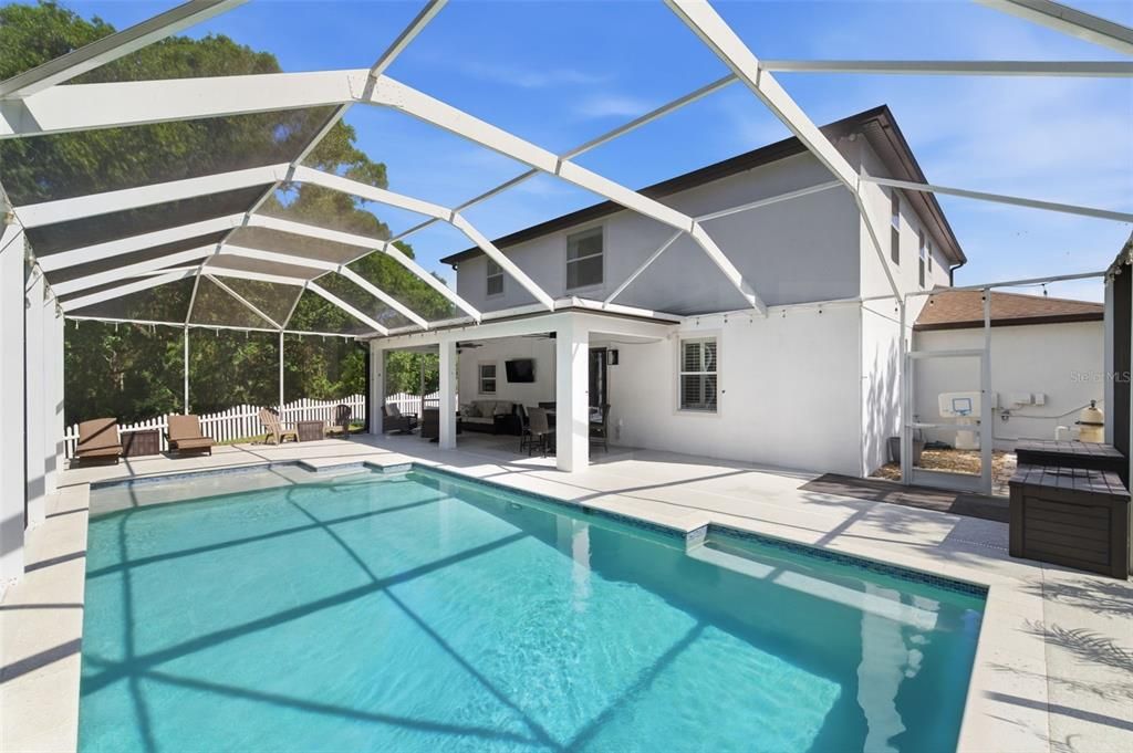 Activo con contrato: $650,000 (4 camas, 2 baños, 2710 Pies cuadrados)