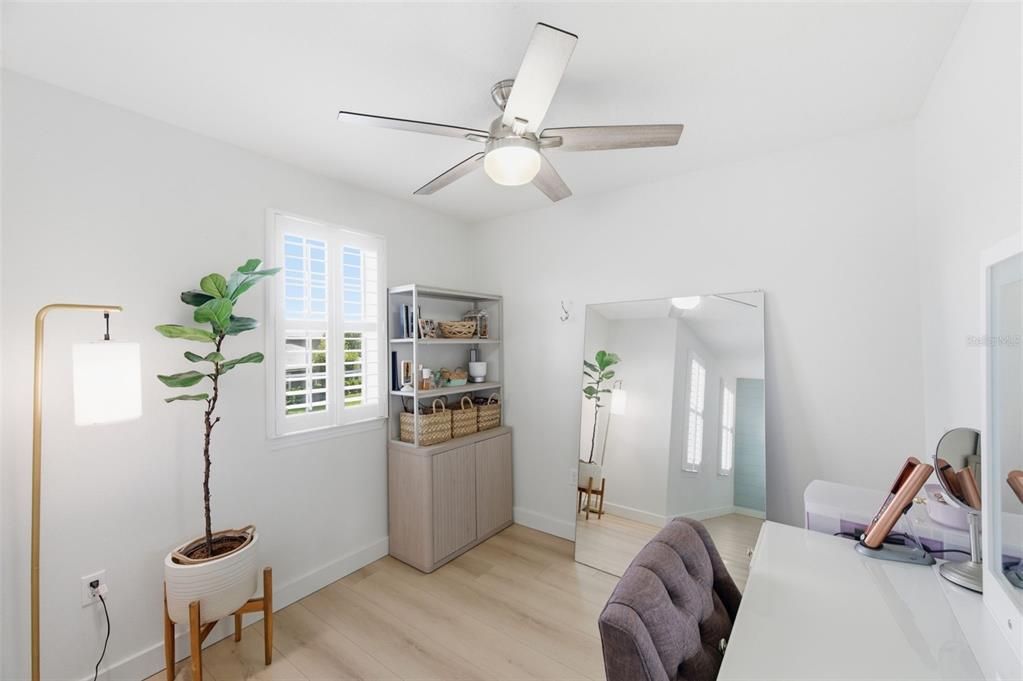 Activo con contrato: $650,000 (4 camas, 2 baños, 2710 Pies cuadrados)