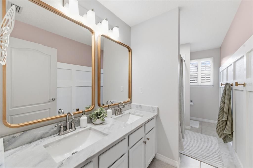 Activo con contrato: $650,000 (4 camas, 2 baños, 2710 Pies cuadrados)