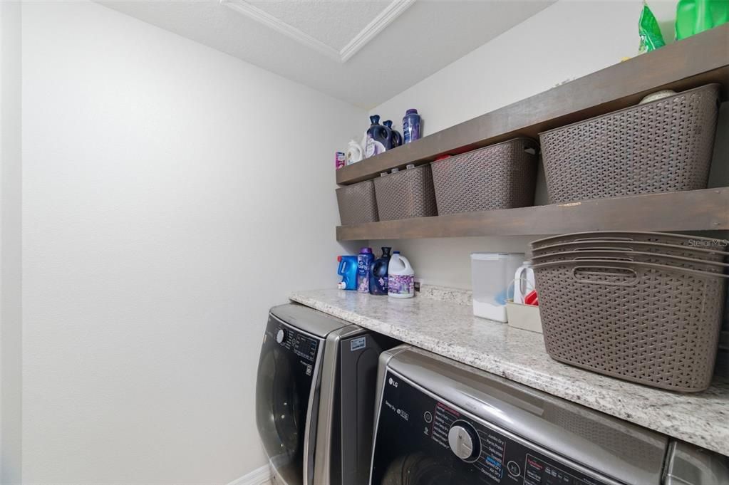 Activo con contrato: $650,000 (4 camas, 2 baños, 2710 Pies cuadrados)