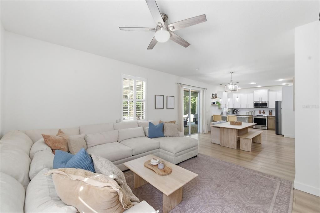 Activo con contrato: $650,000 (4 camas, 2 baños, 2710 Pies cuadrados)