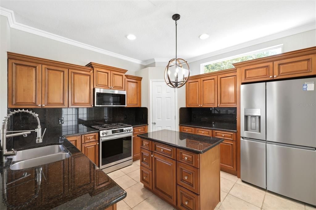 For Sale: $468,000 (4 beds, 2 baths, 1922 Square Feet)