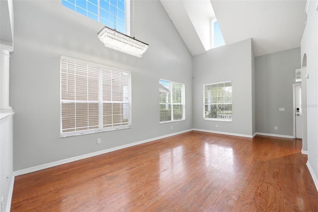 For Sale: $468,000 (4 beds, 2 baths, 1922 Square Feet)