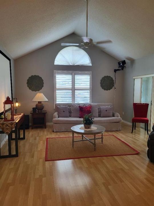 En Venta: $249,500 (3 camas, 2 baños, 1500 Pies cuadrados)