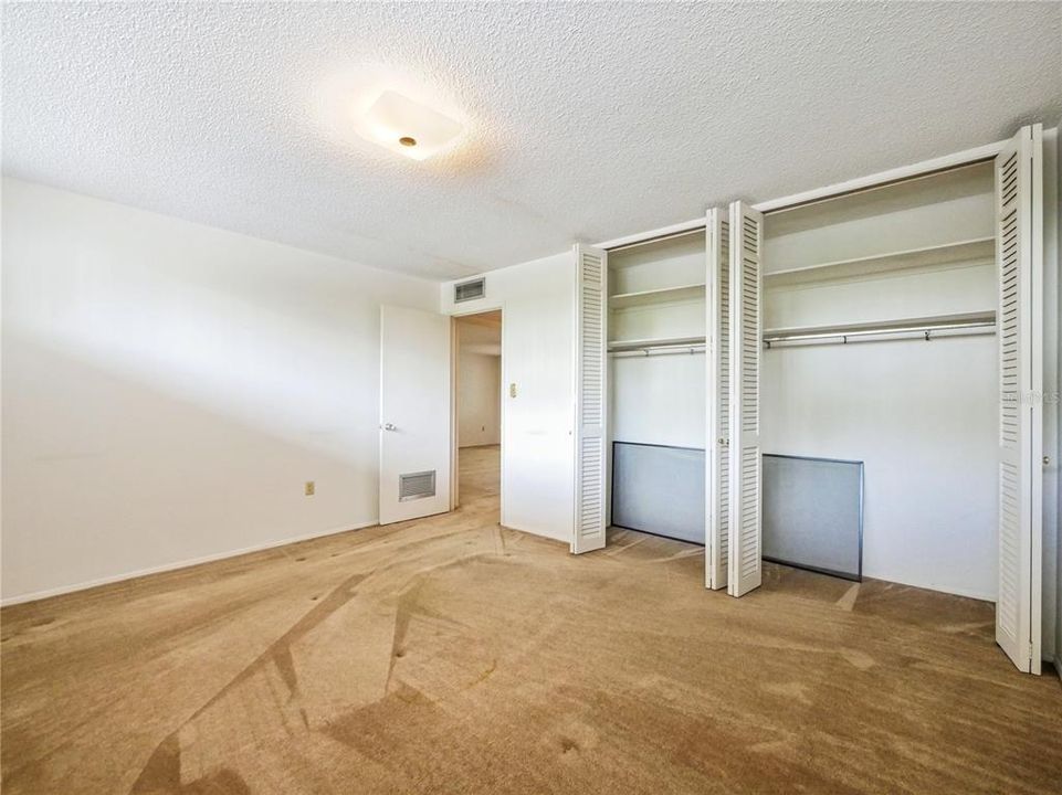 Activo con contrato: $290,000 (2 camas, 2 baños, 1074 Pies cuadrados)