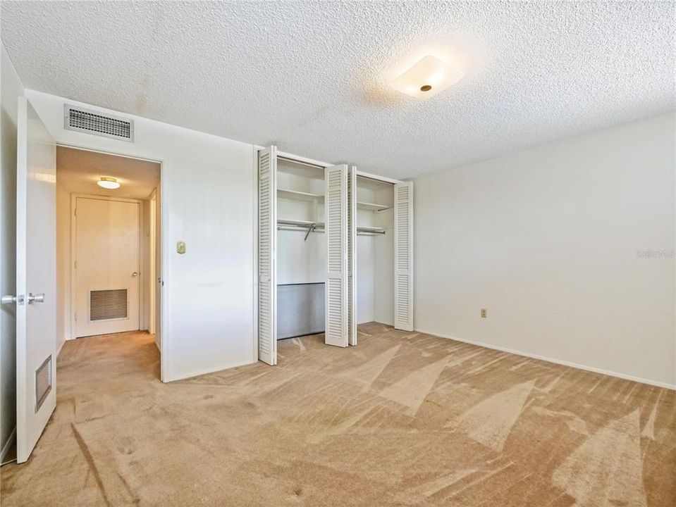Activo con contrato: $290,000 (2 camas, 2 baños, 1074 Pies cuadrados)