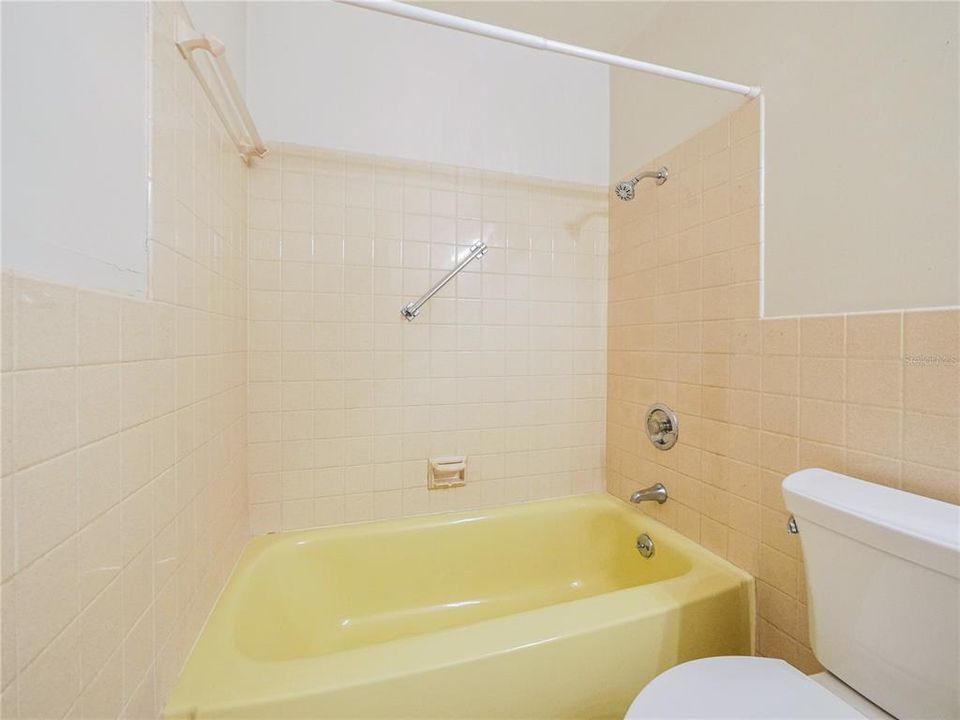 Activo con contrato: $290,000 (2 camas, 2 baños, 1074 Pies cuadrados)