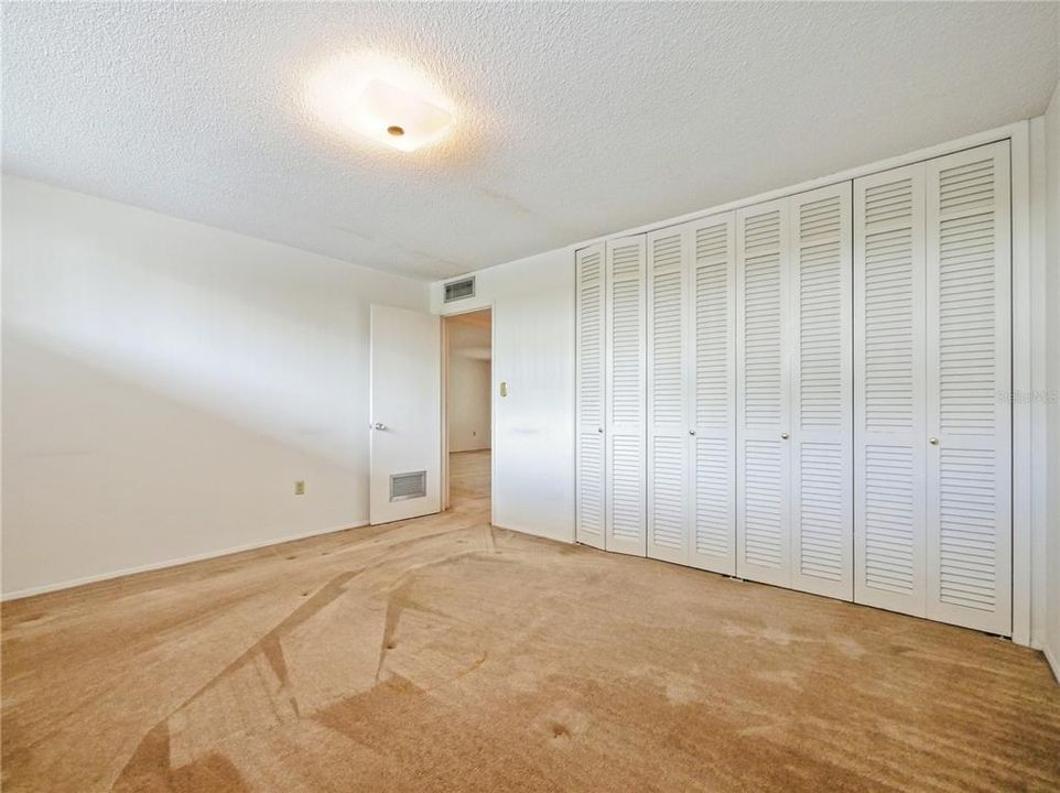 Activo con contrato: $290,000 (2 camas, 2 baños, 1074 Pies cuadrados)