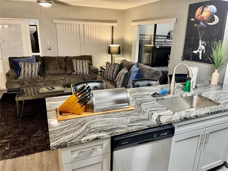 For Sale: $194,490 (1 beds, 1 baths, 660 Square Feet)
