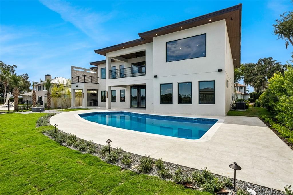 For Sale: $6,995,000 (5 beds, 5 baths, 6400 Square Feet)