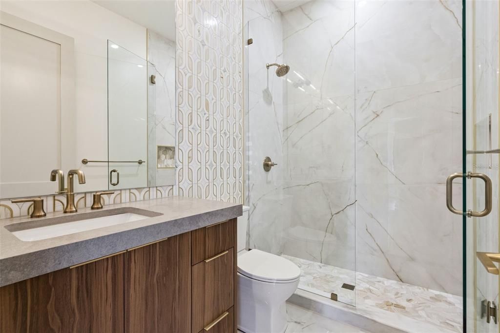 For Sale: $6,995,000 (5 beds, 5 baths, 6400 Square Feet)