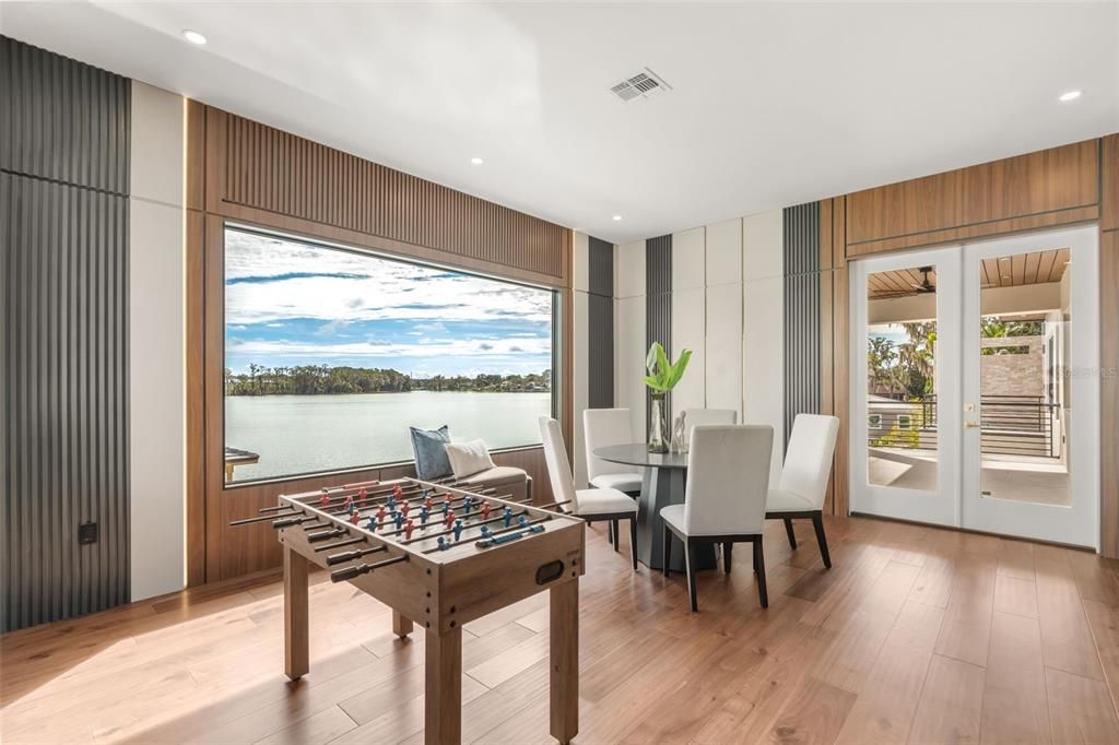 For Sale: $6,995,000 (5 beds, 5 baths, 6400 Square Feet)