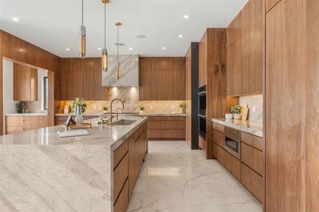 For Sale: $6,995,000 (5 beds, 5 baths, 6400 Square Feet)