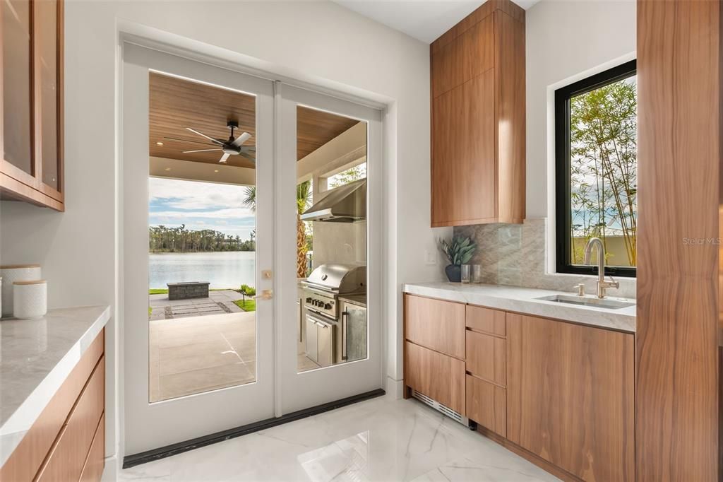 For Sale: $6,995,000 (5 beds, 5 baths, 6400 Square Feet)