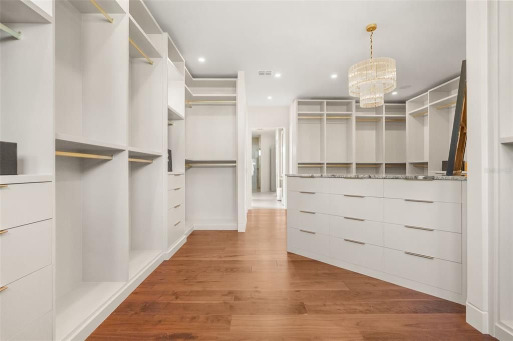For Sale: $6,995,000 (5 beds, 5 baths, 6400 Square Feet)