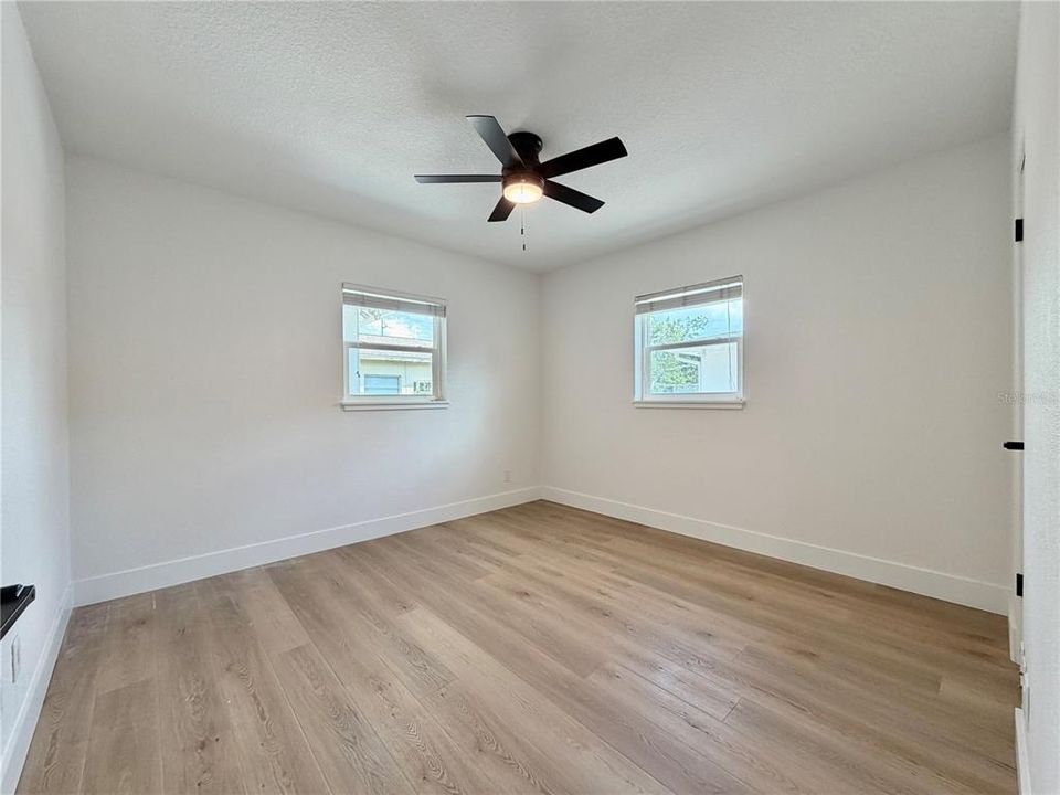 For Rent: $2,450 (2 beds, 1 baths, 906 Square Feet)