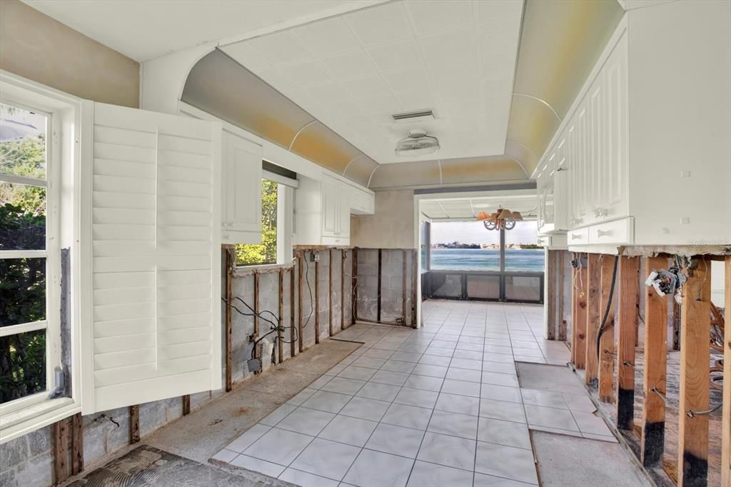 For Sale: $1,550,000 (3 beds, 2 baths, 1550 Square Feet)