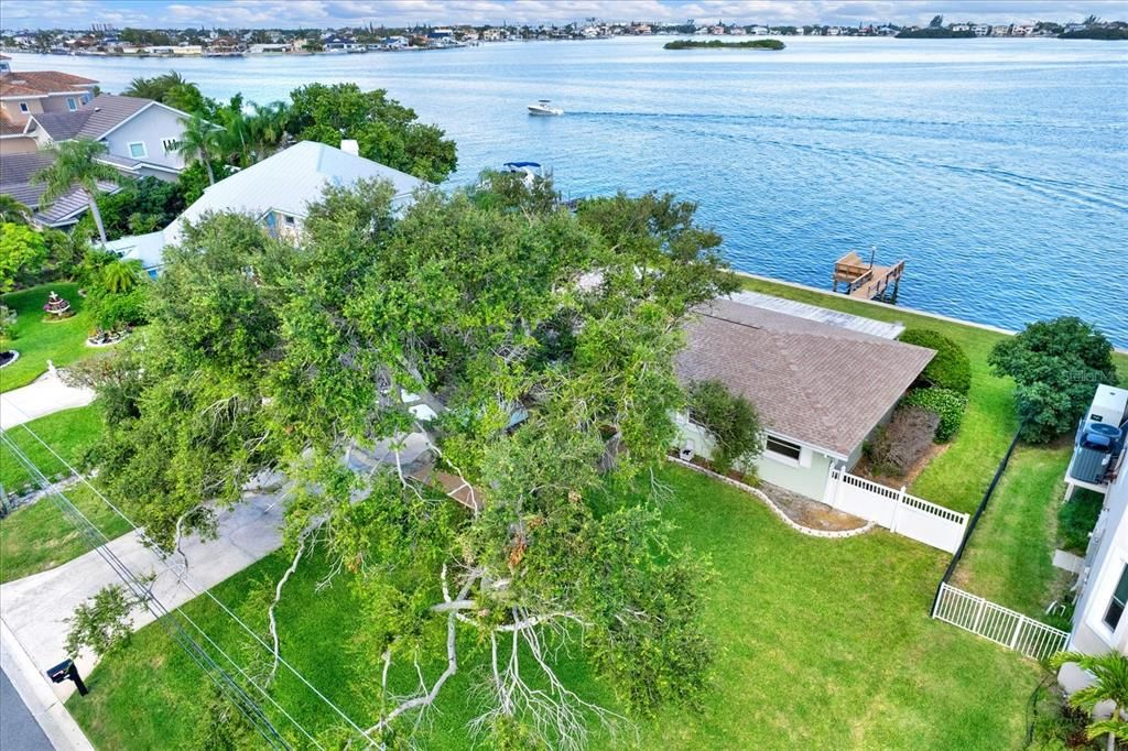 For Sale: $1,550,000 (3 beds, 2 baths, 1550 Square Feet)