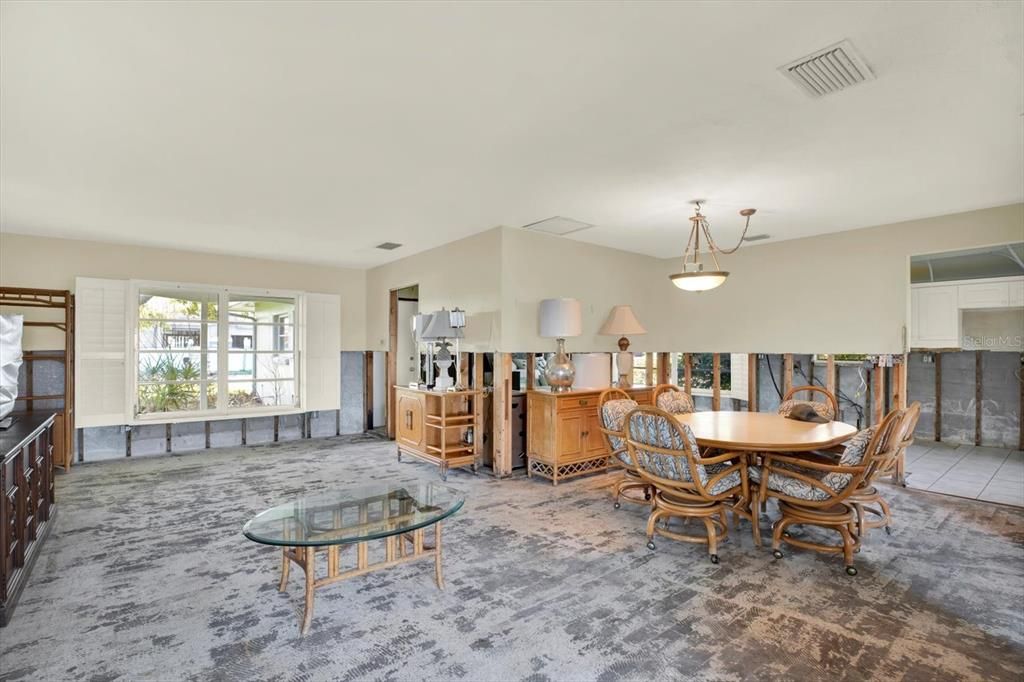 For Sale: $1,550,000 (3 beds, 2 baths, 1550 Square Feet)