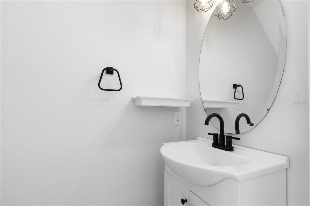 For Sale: $259,900 (2 beds, 1 baths, 1146 Square Feet)