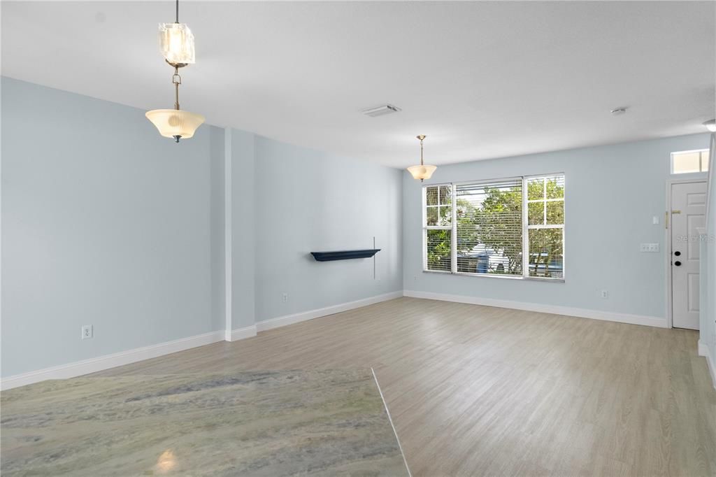 For Sale: $259,900 (2 beds, 1 baths, 1146 Square Feet)